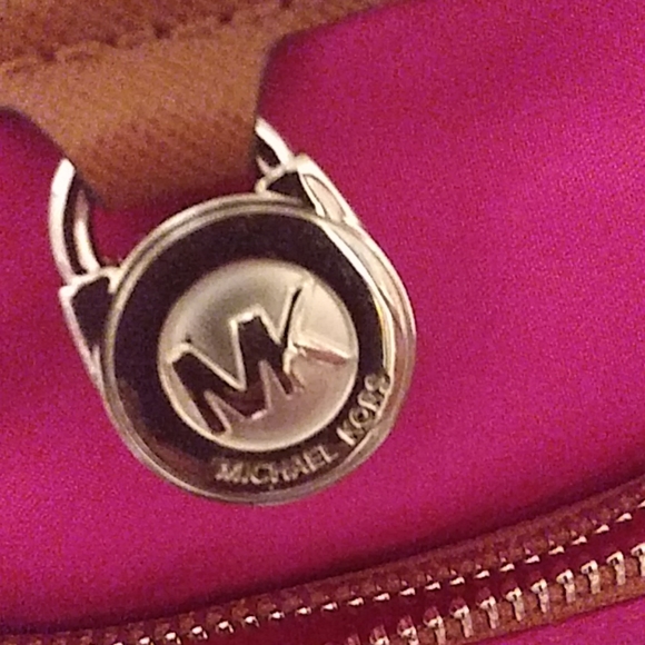 Michael Kors Kempton Crossbody EUC - Picture 4 of 8